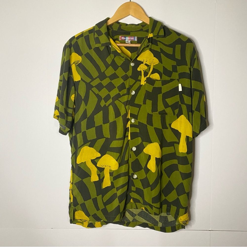 Urban Outfitters Melting Checkerboard Mushroom Shrooms Party Down Shirt Small